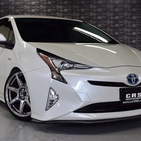 2017年式　プリウス　中古車　2.9万kmのサムネイル