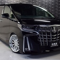 2018年式　アルファード　中古車　2.4万kmのサムネイル