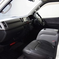 2007年式　ハイエース　中古車　7.7万Kmのサムネイル