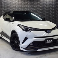 2019年式　トヨタC-HR　ハイブリッド　中古車　1.5万kmのサムネイル