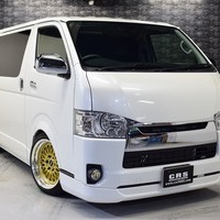 2015年式　ハイエース　中古車　1.8万kmのサムネイル