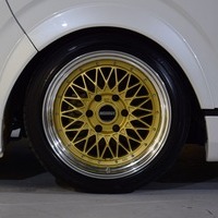 2015年式　ハイエース　中古車　1.8万kmのサムネイル