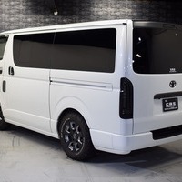 2018年式　ハイエースバン　中古車　2.4万ｋｍのサムネイル