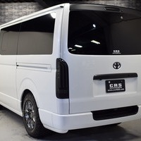 2018年式　ハイエースバン　中古車　2.4万ｋｍのサムネイル