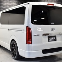 2018年式　ハイエース　中古車　6.7万kmのサムネイル