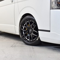 2017年式　ハイエース　中古車　5.7万kmのサムネイル