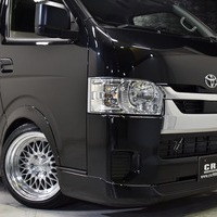 新車　ハイエース　4のサムネイル