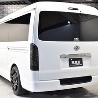 2017年式　ハイエース　中古車　5.7万kmのサムネイル