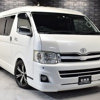 H22年式　ハイエースワイド S-GL　2WD3000cc（ディーゼル車）10人乗車　5万ｋｍのサムネイル