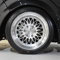 新車　ハイエース　4のサムネイル