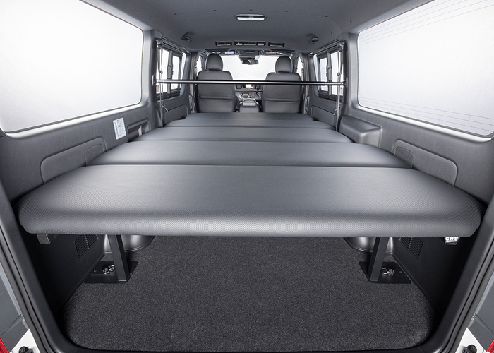HIACE S-GL COMPLETE「WILD PACKAGE」1or4ナンバー　5人乗りのサムネイル
