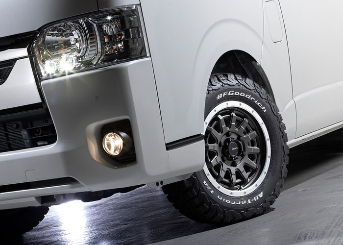 HIACE S-GL COMPLETE「WILD PACKAGE」1or4ナンバー　5人乗りのサムネイル