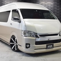 2019年式　ハイエース　中古車　0.3万kmのサムネイル