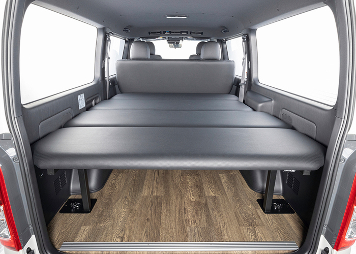 HIACE S-GL COMPLETE「FAMILY PACKAGE」1or4ナンバー　5人乗りのサムネイル