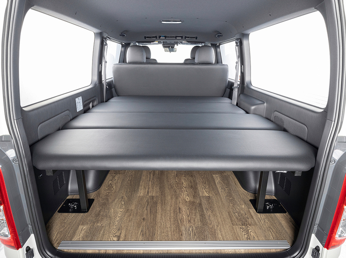 HIACE S-GL COMPLETE「FAMILY PACKAGE」1or4ナンバー　5人乗りのサムネイル