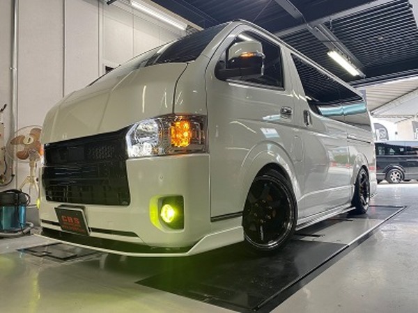 【ハイエース カスタム】CRS大阪のPIT作業＆納車情報！現在大阪で２台しか走っていない車両が登場します！