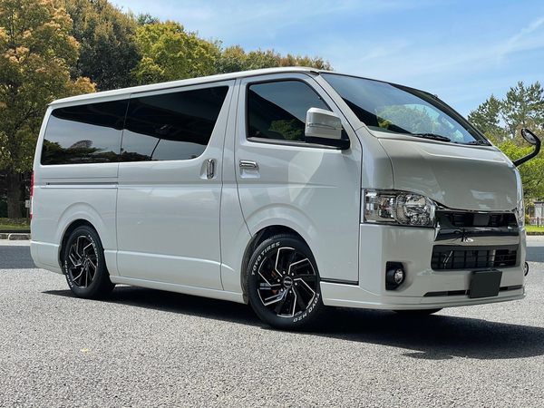 【ハイエース ホイール】風車をイメージしたF型スポークが特徴の立体造形＆コンケーブデザインのEW