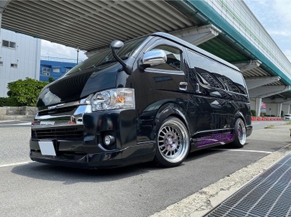 【ハイエース カスタム】ブラック×パープルSTYLEにカスタマイズ！最近のカスタムは統一が流行ってる？？