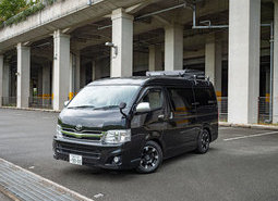 ハイエースキャンピングカー【3ナンバー／2700cc／ガソリン】10人乗っても広々！旅の可能性が広がる