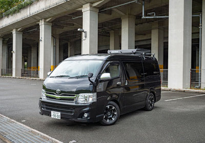 ハイエースキャンピングカー【3ナンバー／2700cc／ガソリン】10人乗っても広々！旅の可能性が広がる