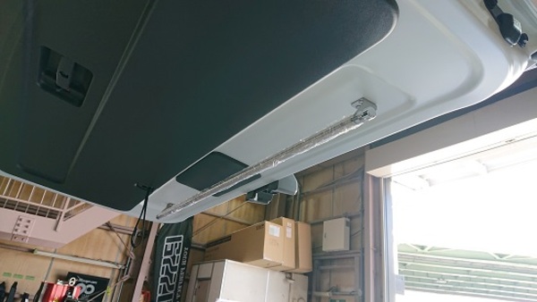 アウトドア・車中泊にピッタリなハイエースパーツ取付しました！CRS大阪工場作業！