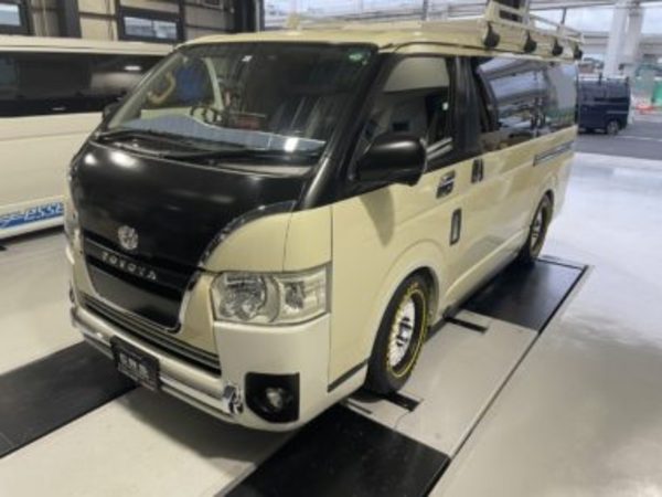 ハイエース50th記念車両（リラクベース）を海仕様にカスタマイズ！