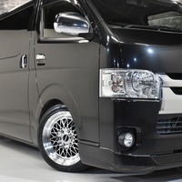 H28年式　ハイエースS-GL 2WD3000cc（ディーゼル車）5人乗車　13.6万ｋｍのサムネイル