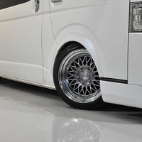 H29年式　ハイエースS-GL DP　2WD2000cc（ガソリン車）5人乗車　6.4万ｋｍのサムネイル