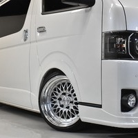 R3年式　ハイエースS-GL DPⅡ　2WD2000cc（ガソリン車）5人乗車　0.9万ｋｍのサムネイル