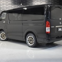 4 ハイエースS-GL DPII 4WD 2800CC ディーゼル車 2/5人乗り 展示車オリジナルコンプリートのサムネイル