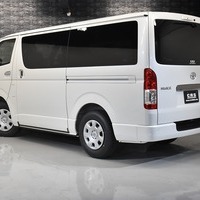 8 ハイエースS-GL DPII 4WD 2800CC ディーゼル車 2/5人乗り 展示車オリジナルコンプリートのサムネイル