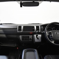 平成29年式 ハイエース S-GL 2WD 2,000㏄ (ガソリン車) 5人乗車 3.84万ｋｍ　全塗装車のサムネイル