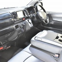 H30年式　ハイエースDX GL-PKG　2WD2000cc（ガソリン車）5人乗車　10.4万ｋｍのサムネイル