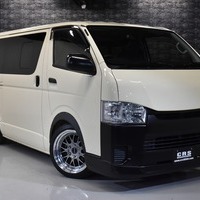 H30年式　ハイエース DX MT車 2WD2000cc（ガソリン車）3/6人乗車　0.8万ｋｍのサムネイル