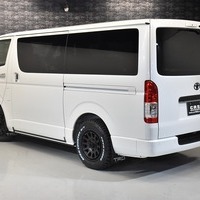 5 ハイエースS-GL DPII 4WD 2800CC ディーゼル車 2/5人乗り 展示車オリジナルコンプリートのサムネイル