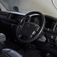 平成28年式 ハイエース コミューター GL 2WD 2,700cc (ガソリン車) 10人乗車 7.32万ｋｍのサムネイル