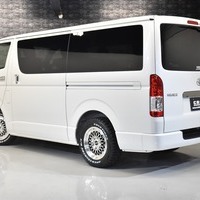 15 ハイエースS-GL DP 2WD 2800CC ディーゼル車 5人乗り 即納車オリジナルコンプリートのサムネイル