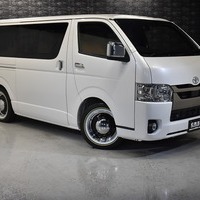 10 ハイエース S-GL DPⅡ 2WD 2000CC ガソリン車 5人乗り 即納車オリジナルコンプリートのサムネイル