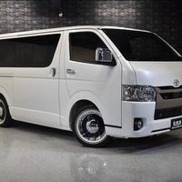 10 ハイエース S-GL DPⅡ 2WD 2000CC ガソリン車 5人乗り 即納車オリジナルコンプリートのサムネイル