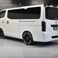 平成31年式 日産 キャラバン プレミアムGX 2WD 2000cc（ガソリン車）5人乗車　1.7万ｋｍのサムネイル