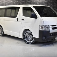 18 コントラストパッケージ ハイエース DX 2WD 2,000CC ガソリン車 3/6人乗りのサムネイル