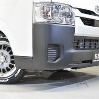 18 コントラストパッケージ ハイエース DX 2WD 2,000CC ガソリン車 3/6人乗りのサムネイル