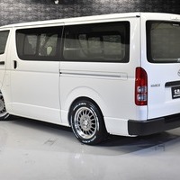 18 コントラストパッケージ ハイエース DX 2WD 2,000CC ガソリン車 3/6人乗りのサムネイル