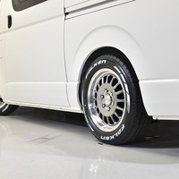 18 コントラストパッケージ ハイエース DX 2WD 2,000CC ガソリン車 3/6人乗りのサムネイル