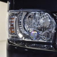 15 ワイルドパッケージ ハイエース S-GL DPⅡ 2WD 2,700CC ガソリン車 5人乗りのサムネイル