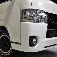 8 ファミリーパッケージ ハイエース S-GL DPⅡ 2WD 2,800CC ディーゼル車 5人乗りのサムネイル