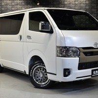 4 ワイルドPKG ハイエース S-GL DPⅡ 4WD 2,800CC ディーゼル車 5人乗りのサムネイル