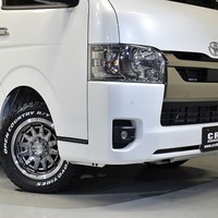 4 ワイルドPKG ハイエース S-GL DPⅡ 4WD 2,800CC ディーゼル車 5人乗りのサムネイル