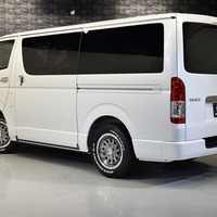 4 ワイルドPKG ハイエース S-GL DPⅡ 4WD 2,800CC ディーゼル車 5人乗りのサムネイル