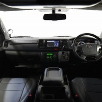 平成28年式 ハイエース S-GL 2WD 3,000CC (ディーゼル車) 5人乗車 5.96万ｋｍのサムネイル